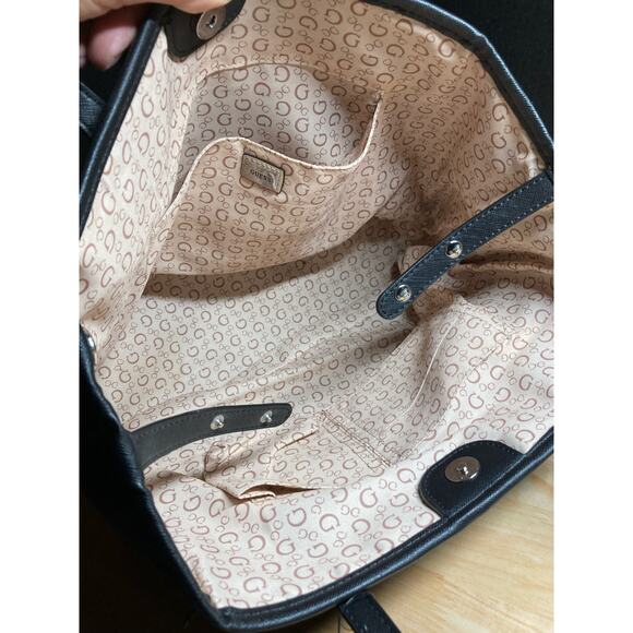 Guess Black Tote Purse Double Strap with Guess Fabric Interior Pockets Snap - Picture 2 of 9